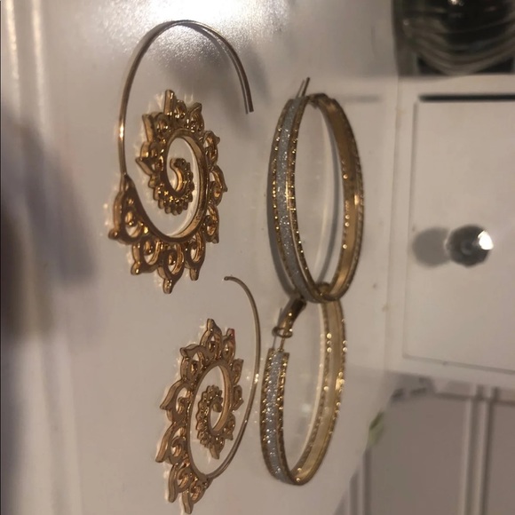 JEWELRY (BRACELETS, EARRINGS, PINS) - Picture 2 of 7